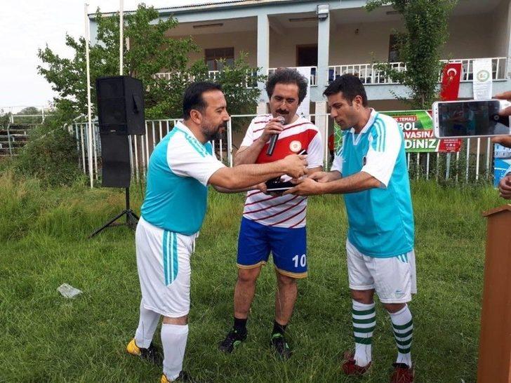 Gevaş’ta 2. Dostluk Futbol Turnuvası Start Aldı G3