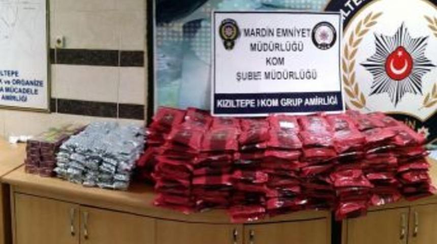 Kızıltepe&rsquo;de 41 Bin Paket G&uuml;mr&uuml;k Ka&ccedil;ağı Sigara Ve 443 Kilogram Nargile T&uuml;t&uuml;n&uuml; Ele Ge&ccedil;irildi