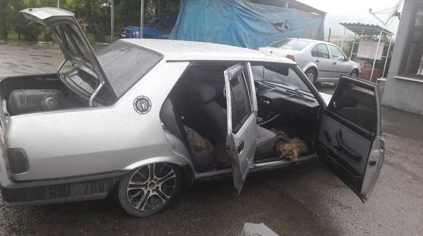 &Ccedil;uval &Ccedil;uval Direk Vidalarını K&uuml;&ccedil;&uuml;c&uuml;k Arabaya Sığdırmışlar