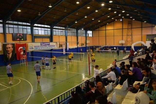 Başkan Bakıcı Voleybol Turnuvası Final Maçına Katıldı