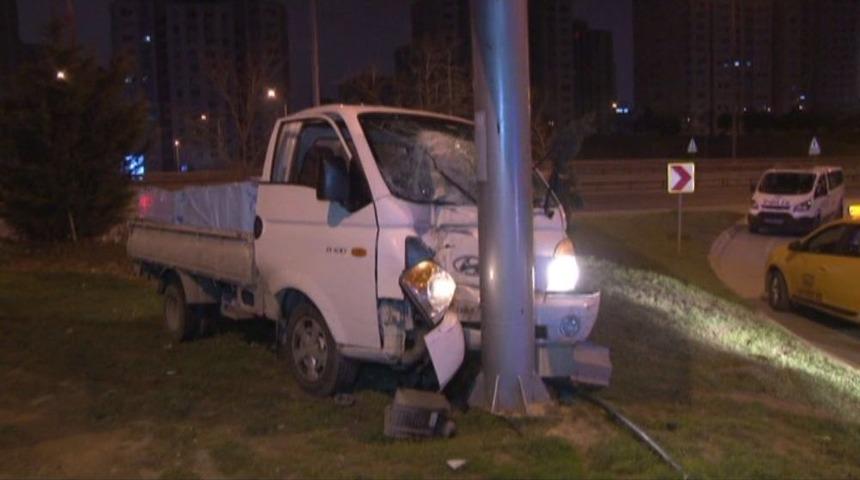 Hırsızlar Polisten Ka&ccedil;arken Kaza Yaptı