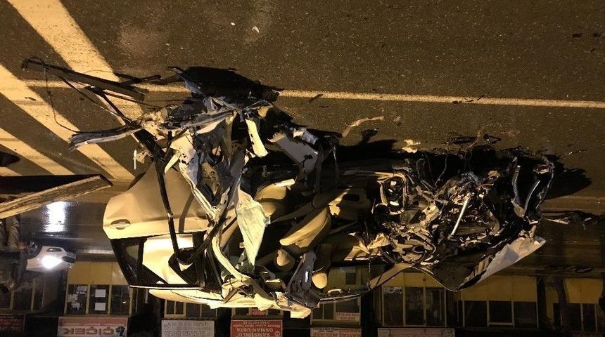 L&uuml;ks Cip İle Kamyon &Ccedil;arpıştı: 1 &Ouml;l&uuml;, 5 Yaralı