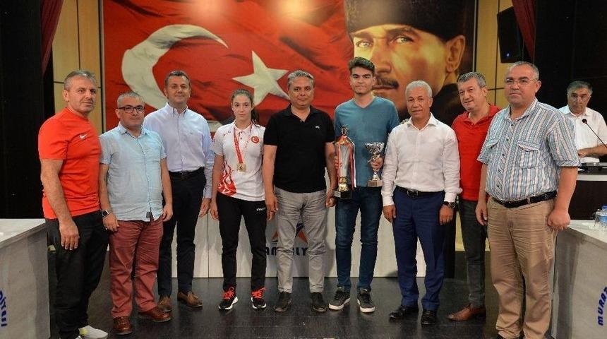 Muratpaşa&rsquo;dan Başarılı Sporculara &Ouml;d&uuml;l