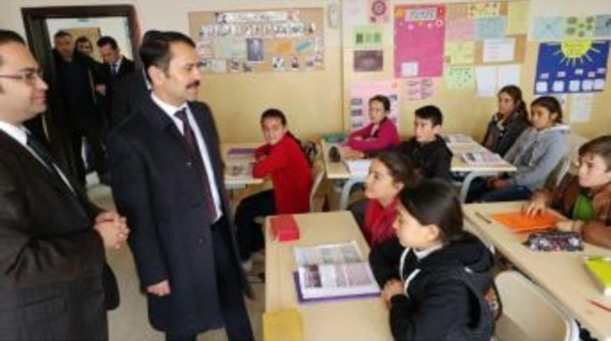Vali Aktaş, Ayhanlar K&ouml;y&uuml;nde Okul Ziyaretlerinde Bulundu