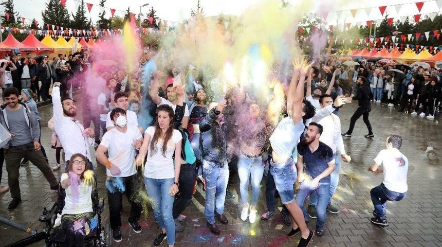 Ga&uuml;n&rsquo;de Şenlik Coşkulu Başladı