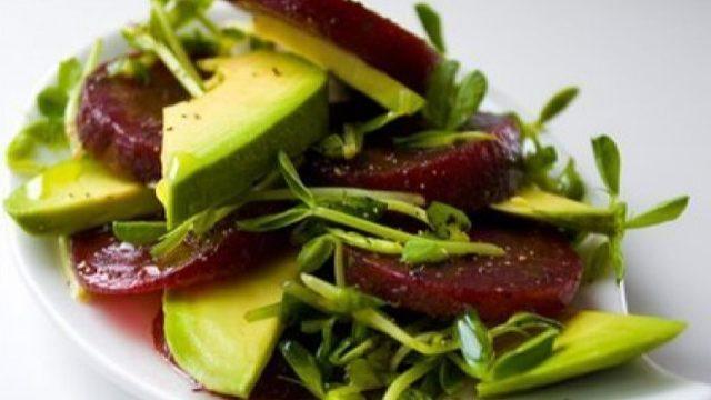 Pancarlı Avokado Salatası