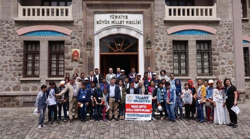 Başarılı &Ouml;ğrencilere Ankara&rsquo;yı Gezdi