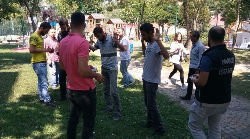 &Uuml;sk&uuml;dar&rsquo;daki Narkotik Operasyonundan Hareketli Ve İbretlik G&ouml;r&uuml;nt&uuml;ler