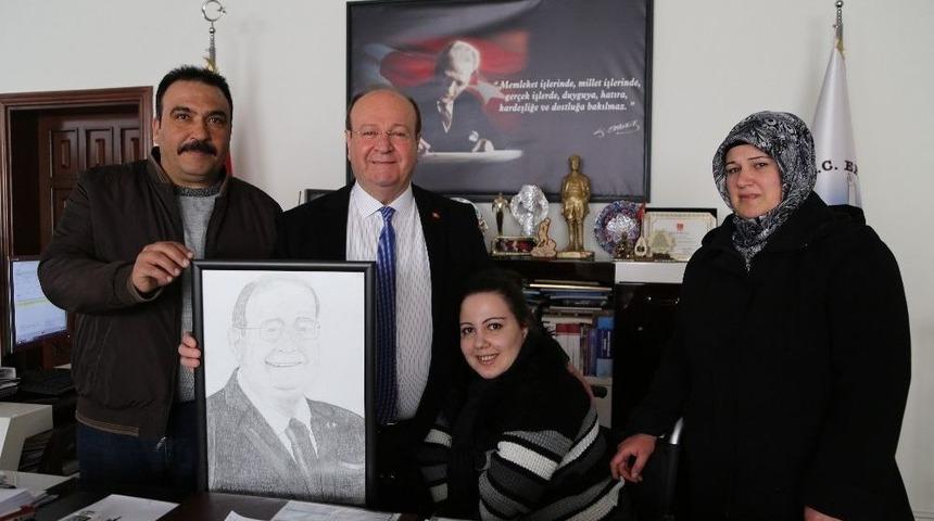 Bedensel Engelli Rabia&rsquo;dan Başkan &Ouml;zakcan&rsquo;a Anlamlı Hediye