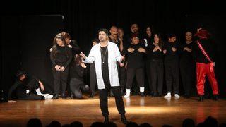 Belediye Çalışanları Sahnenin Tozunu Attırdı