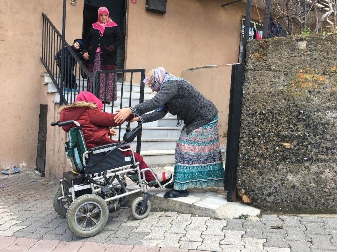 (&ouml;zel Haber) Hayatındaki Engelleri Aştı, Evinin &Ouml;n&uuml;ndeki Rampaya Takıldı