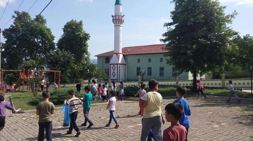 Minik &Ouml;ğrencilerden &Ccedil;evre Temizliği