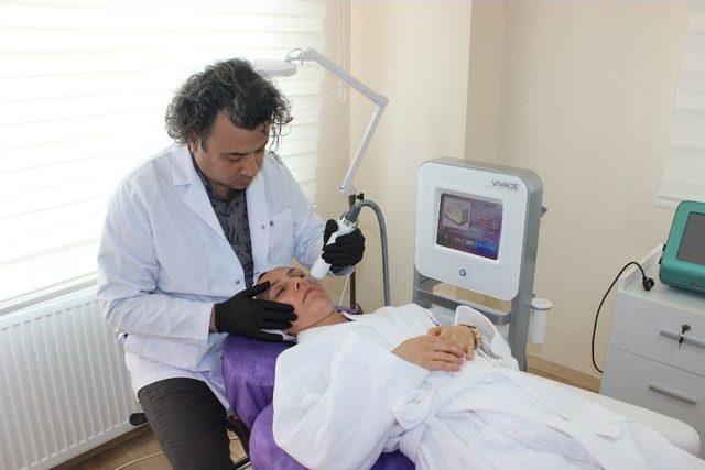 Ergenlikte Akne İzlerine ’altın İğne’ Yöntemi 1