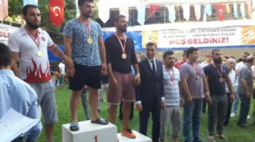 Adıyaman Belediyesporlu G&uuml;reş&ccedil;i Malatya&rsquo;dan İkincilikle D&ouml;nd&uuml;