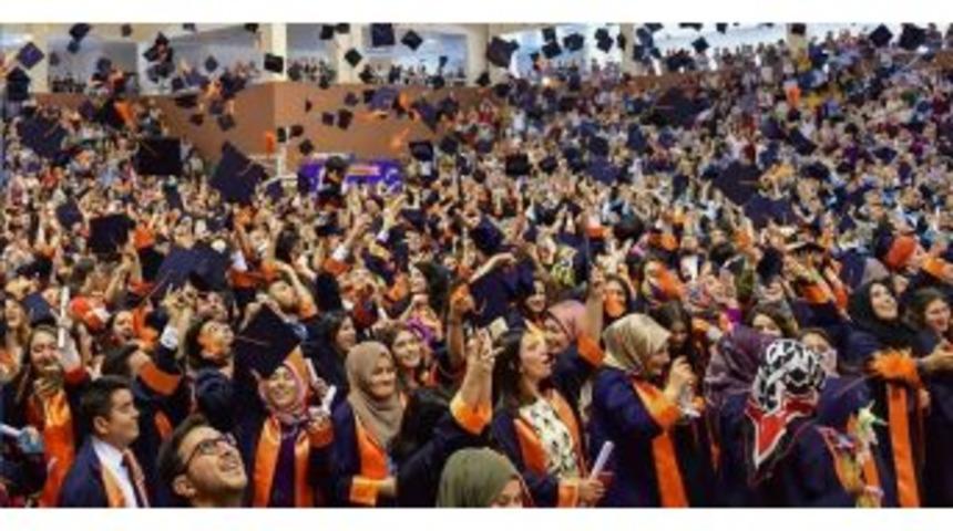 Od&uuml;&rsquo;den 1608 Yeni Mezun