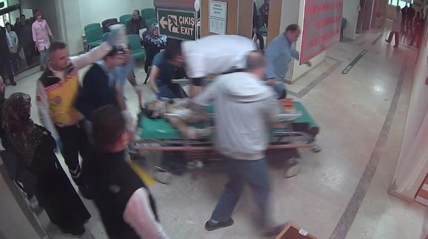 Kahraman Doktor Sedyenin &Uuml;st&uuml;ne &Ccedil;ıktı, Kalbinden Bı&ccedil;aklanan Adamı B&ouml;yle Hayata D&ouml;nd&uuml;rd&uuml;