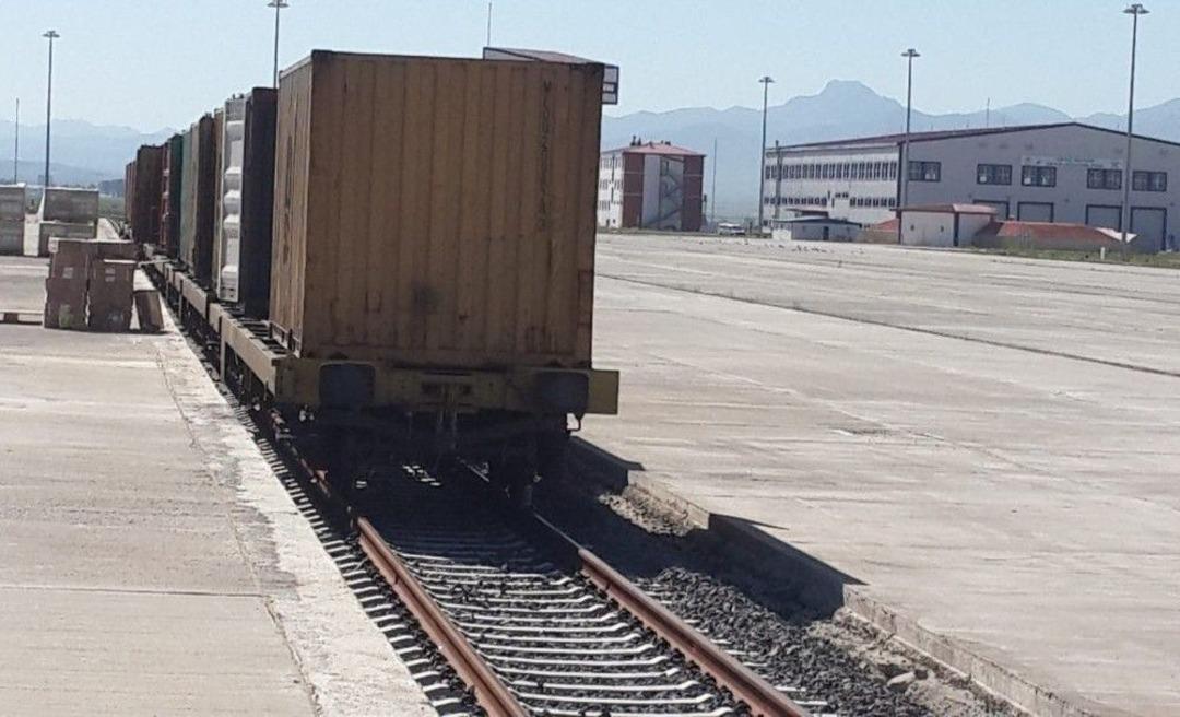 Paland&ouml;ken Lojistik K&ouml;ye İlk Vagonlar Geldi