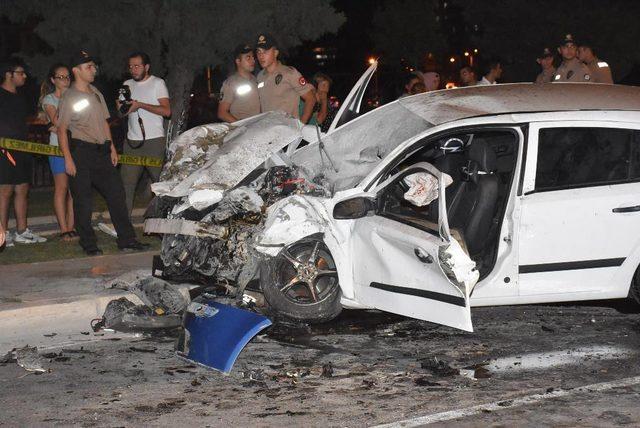 İzmir'de 3 otomobil çarpıştı: 7 yaralı
