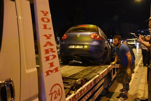 İzmir'de 3 otomobil çarpıştı: 7 yaralı