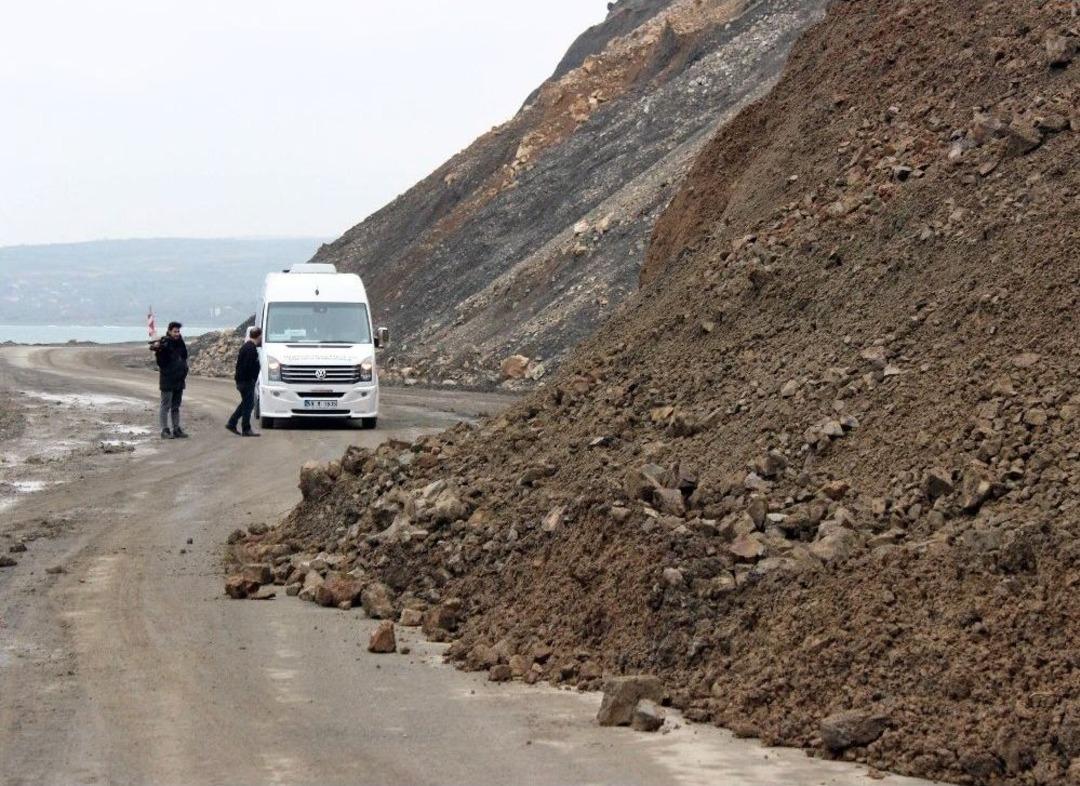 Tekirdağ-şark&ouml;y Karayolunda Heyelan