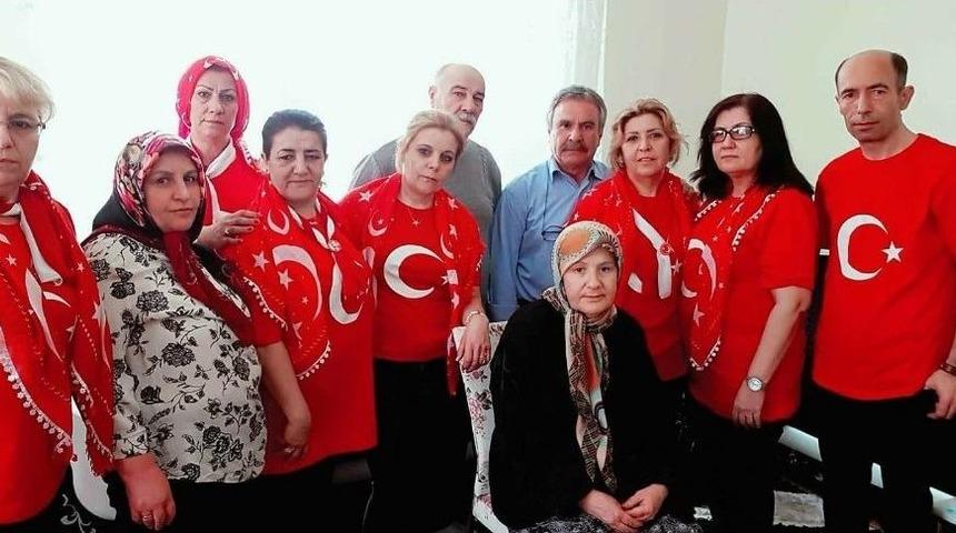 Eskişehir Sultanlar Zeybek Ekibi Şehit Ailesine Taziye Ziyaretinde Bulundu