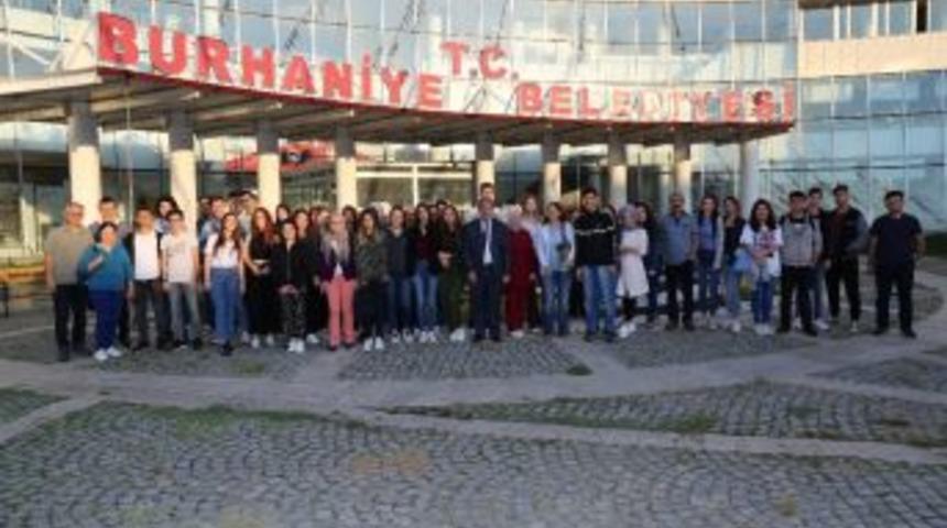 Burhaniye&rsquo;de 450 &Ouml;ğrenci &Ccedil;anakkale&rsquo;ye Yolcu Edildi
