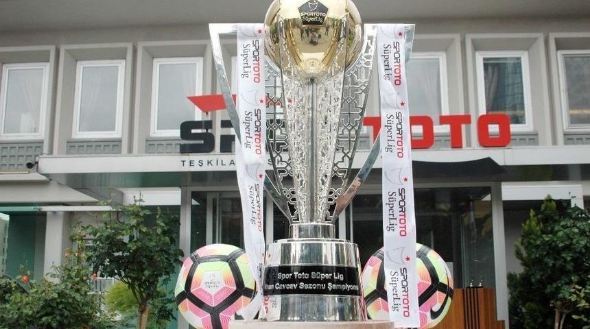 Şampiyonluk Kupası G&ouml;r&uuml;c&uuml;ye &Ccedil;ıktı