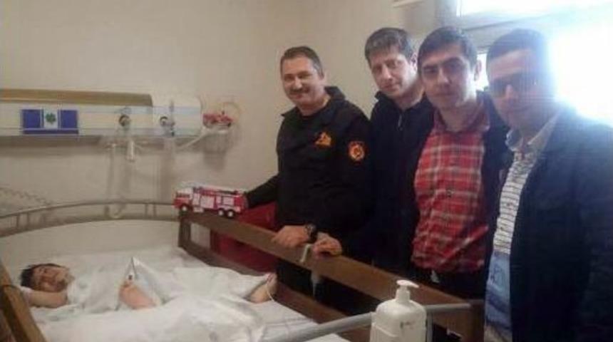 İfaiye Erleri Ayağı Kopan K&uuml;&ccedil;&uuml;k &Ccedil;ocuğu Ziyaret Etti