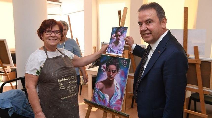 Kadınlar, &ldquo;g&uuml;&ccedil; Ve Kadın&rdquo;ı Tasvir Edecek