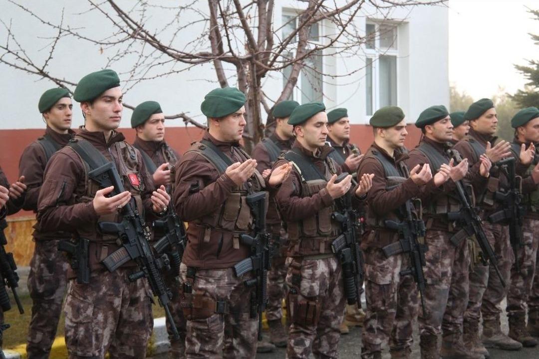 Afrin&rsquo;de G&ouml;rev Yapacak &Ouml;zel Harekat&ccedil;ılar Tekbirlerle Uğurlandı