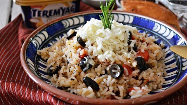 Zeytinli Fesleğenli Pilav