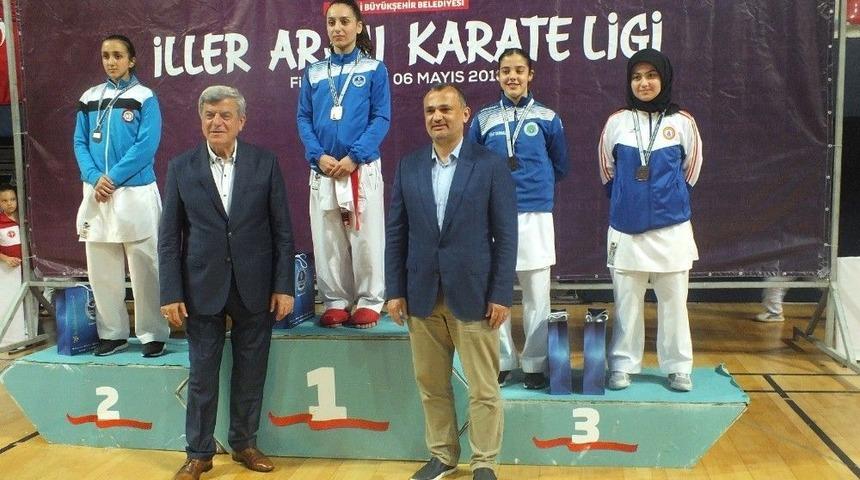 Kocaeli Karete Ligi&rsquo;nde Kağıtspor R&uuml;zgarı Esti