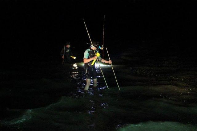 G&ouml;lette Kaybolan Baba Ve 2 Kızı İ&ccedil;in Arama &Ccedil;alışmaları Sabah Devam Edecek 1