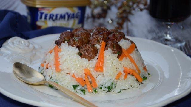 Köfteli Renkli Pilav