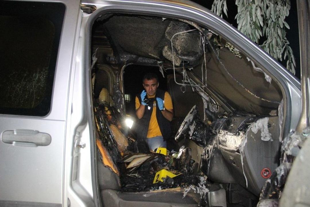 Hasta Abisi İ&ccedil;in Geldiği Karaman&rsquo;da Aracı Kundaklandı