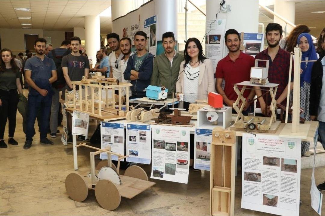 Geleceğin M&uuml;hendisleri Projelerini Sergiledi