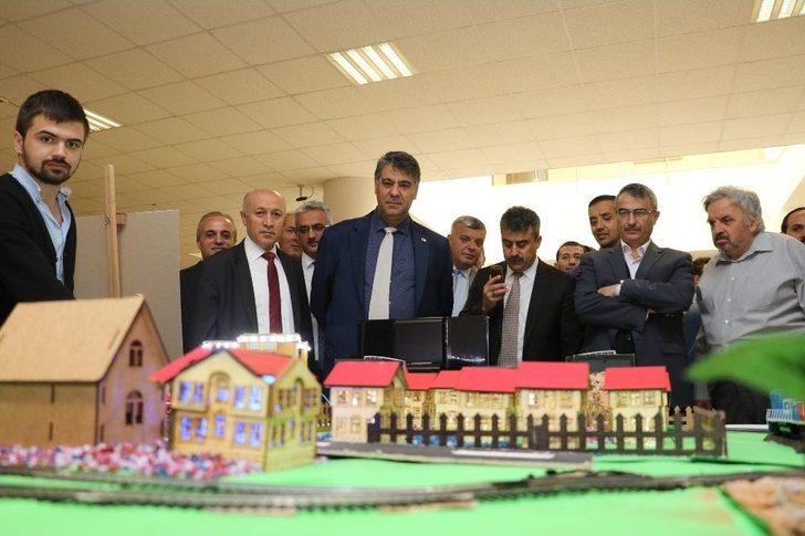 Geleceğin Mühendisleri Projelerini Sergiledi G2