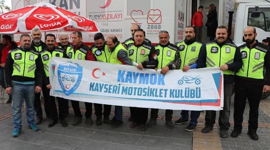 Motosiklet&ccedil;ilerden Mehmet&ccedil;ik&rsquo;e Kan Bağışı