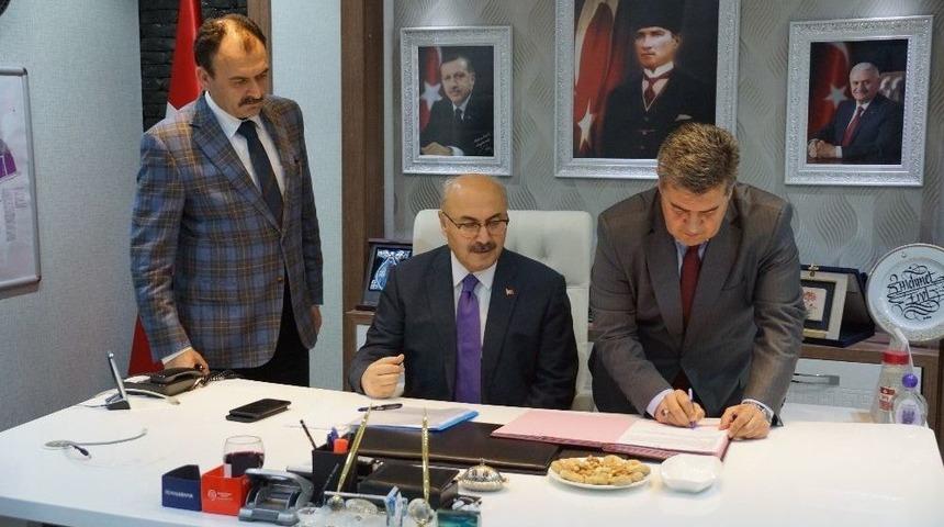 Buharkent Anadolu Lisesi İ&ccedil;in İmzalar Atıldı