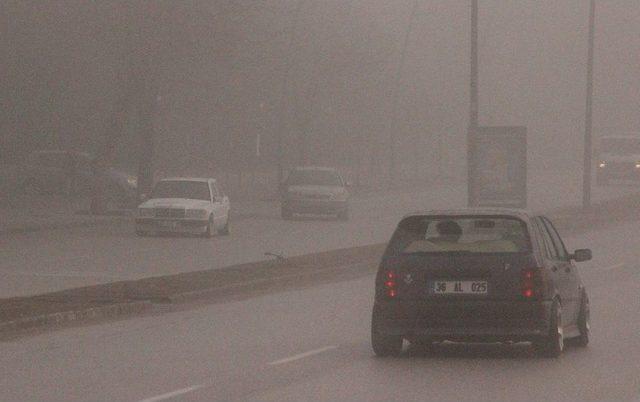 Sivas&rsquo;ta Yoğun Sis S&uuml;r&uuml;c&uuml;lere Zor Anlar Yaşattı 1