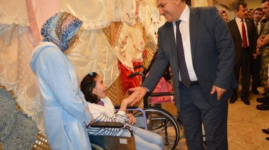 Hem Kursiyerlerinden Yıl Sonu Sergisi