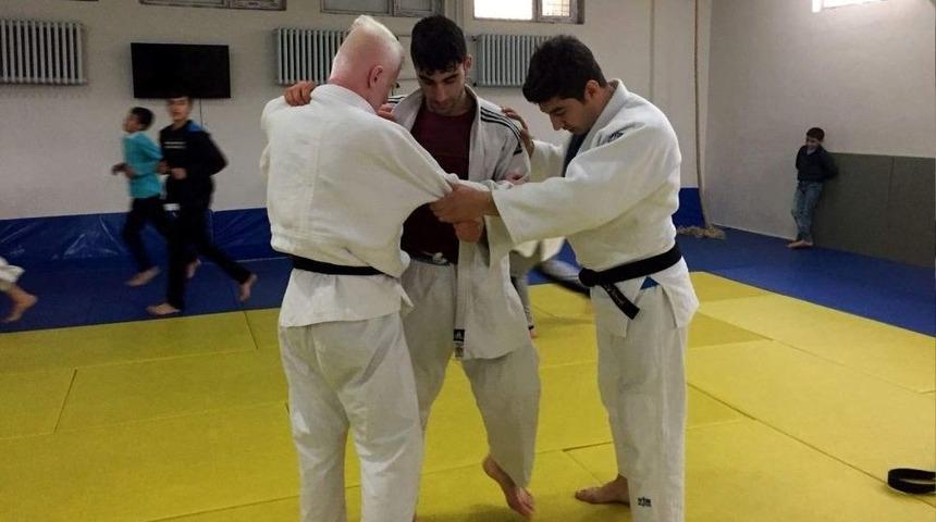 Siirtli G&ouml;rme Engeli Judocular Engel Tanımıyor