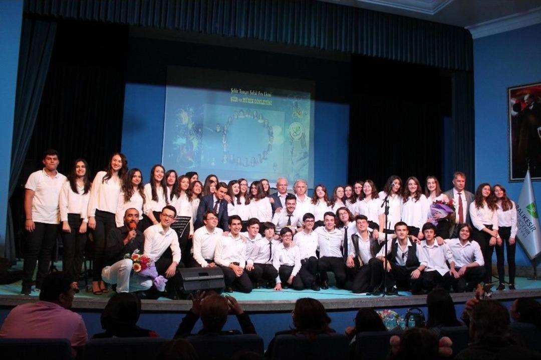 Turgut Solak Lisesinde Şiir Ve M&uuml;zik Dinletisi