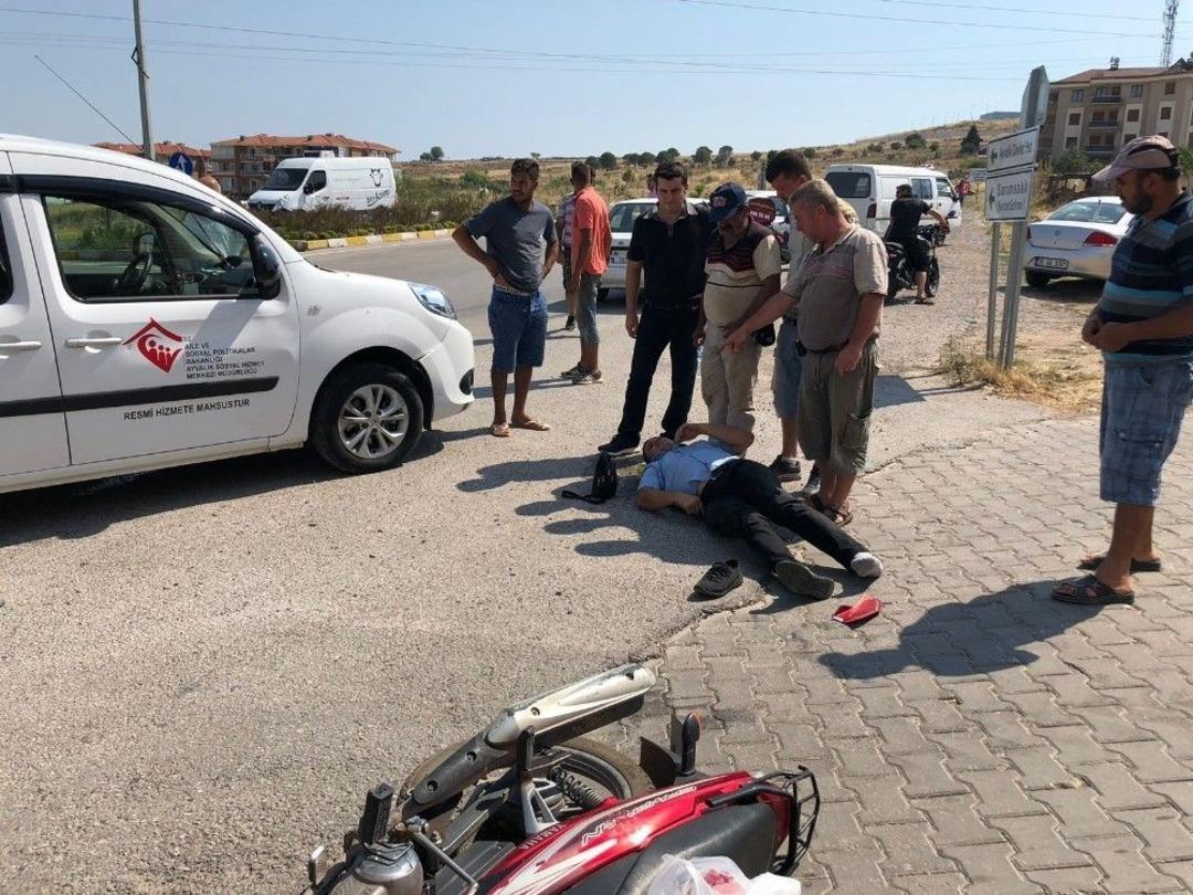 Ayvalık&rsquo;ta Motosikletle Resmi Ara&ccedil; &Ccedil;arpıştı