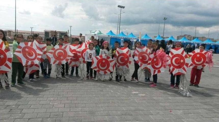 &Ouml;ğrencilerin U&ccedil;urtma Şenliği