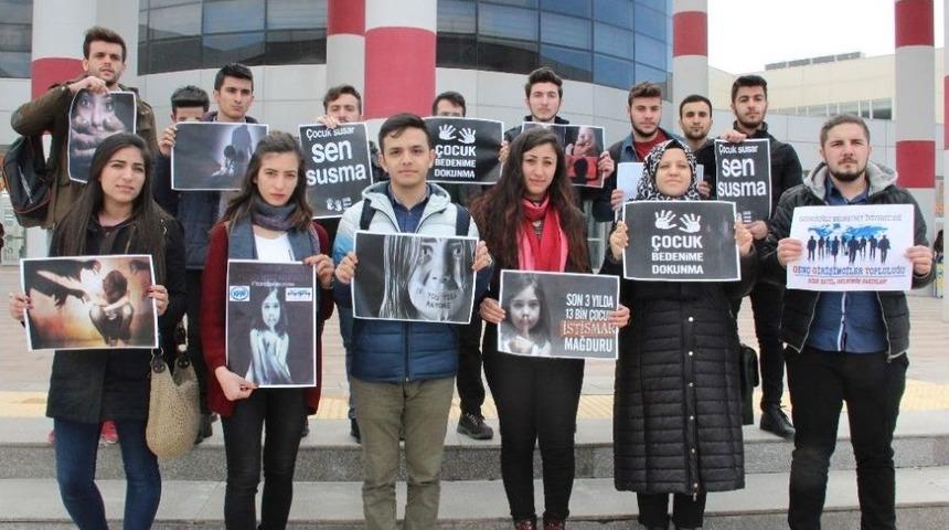 Cinsel İstismara Bir Tepki De &Uuml;niversiteli &Ouml;ğrencilerden