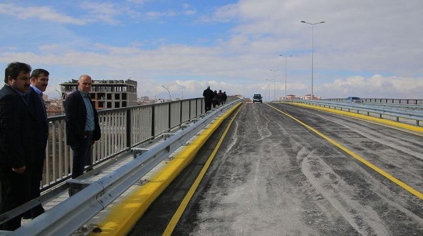 Karaman&rsquo;da Sanayi K&ouml;pr&uuml;l&uuml; Kavşağı Trafiğe A&ccedil;ıldı