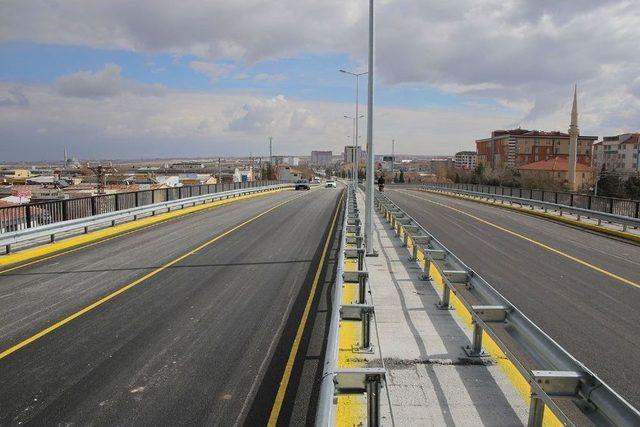 Karaman’da Sanayi Köprülü Kavşağı Trafiğe Açıldı