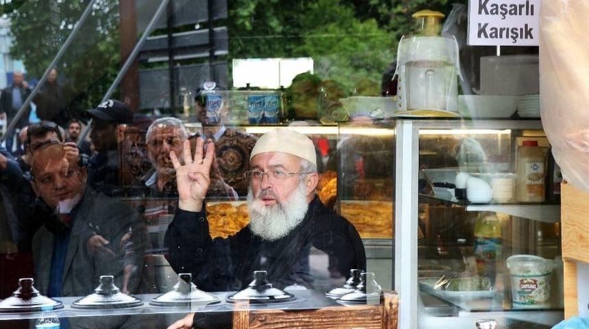 Sakarya&rsquo;da Abdullah G&uuml;l&rsquo;e &lsquo;rabia&rsquo;lı Protesto