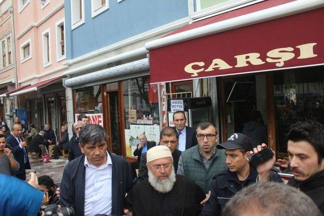 Sakarya’da Abdullah Gül’e ‘rabia’lı Protesto